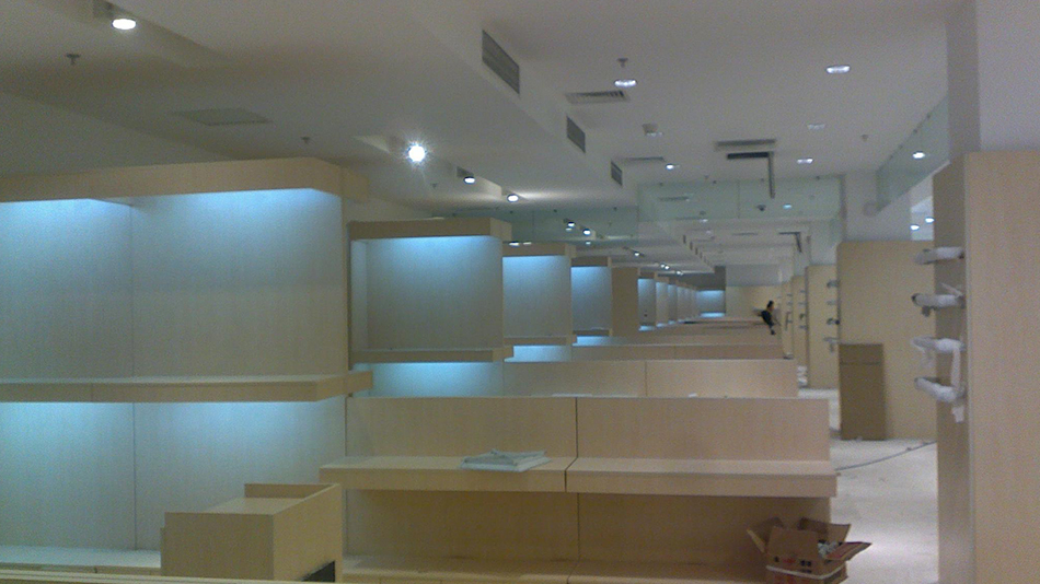 百盛施工現(xiàn)場-歐時家具